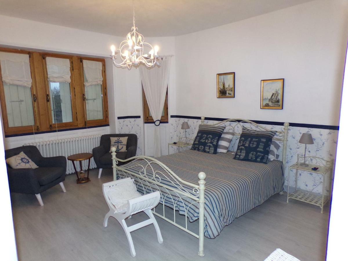 La Tourelle Des Echelles Bed and Breakfast Lésigny Εξωτερικό φωτογραφία